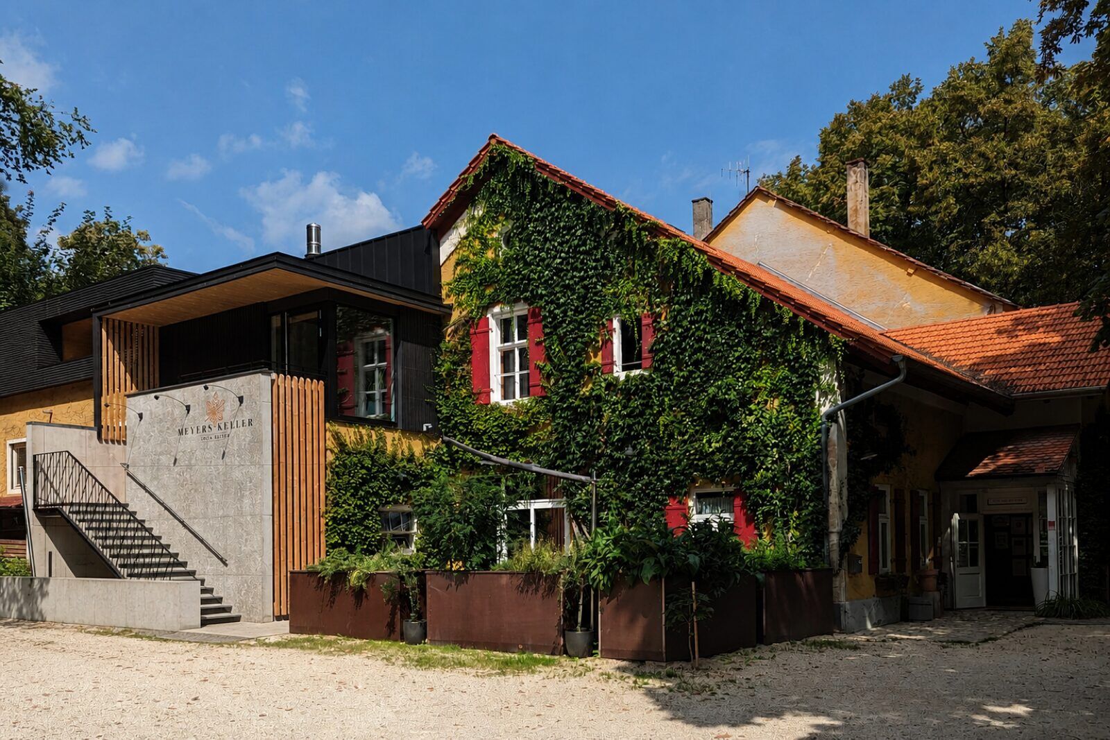 Meyers Keller von aussen im Sommer