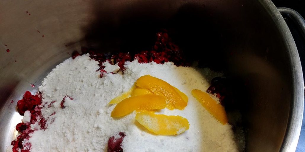 Kornellkirschen mit Zucker und ORangenschale Jockl Kaiser Meyers Keller