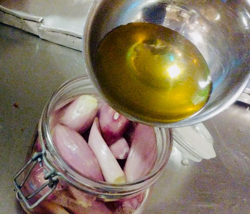 Schalotten einlegen mit Jockl Kaiser, Meyers Keller Restaurant