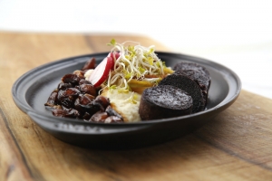 Blutwurst Grötchl Mit Laib und Seeel Jockl Kaiser