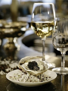 Kaviar, Auster, Weißwein auf Meyers Keller